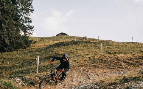 Biketrail WERYHORNY Biker mitten im Trail